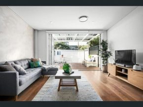 Cozy 3BR Home w Relaxing Outdoor in Prime Location, Sydney